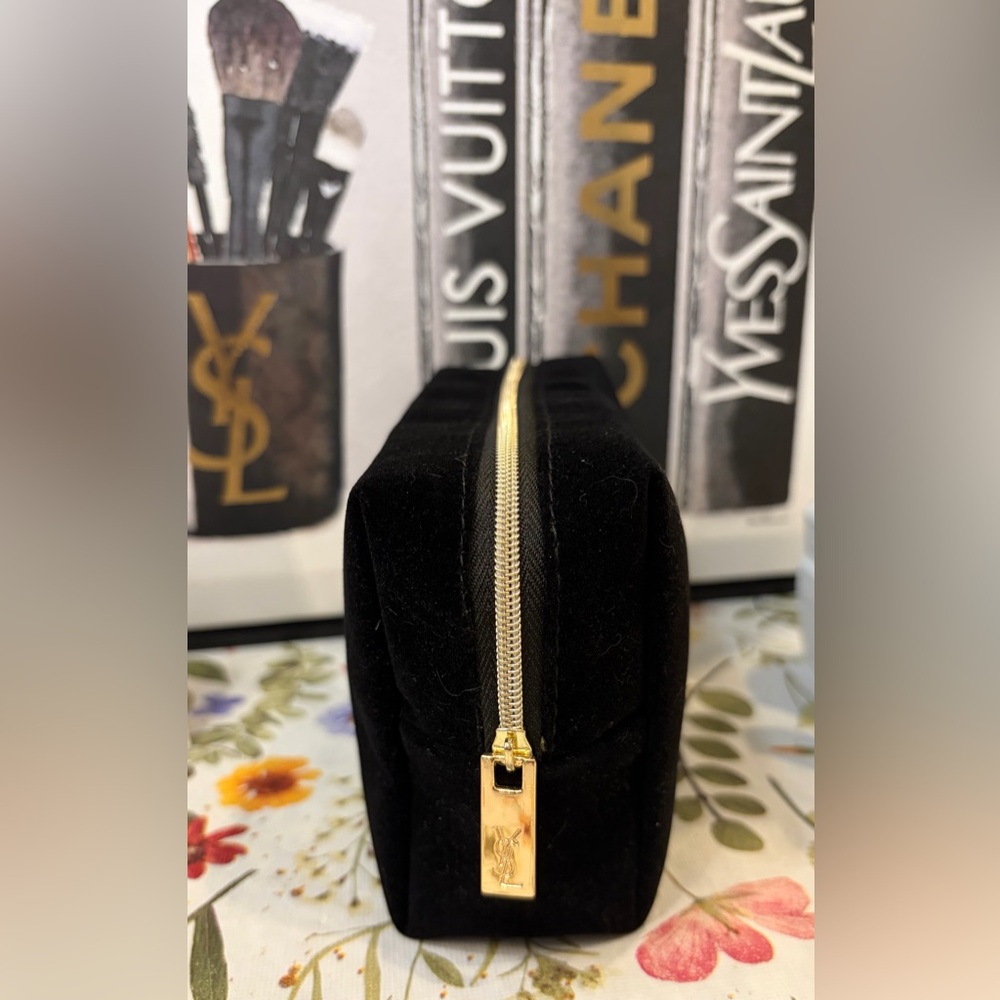 NIP Yves Saint Laurent Black Velvet Makeup Pouch with Gold YSL Monogram - Picture 7 of 8